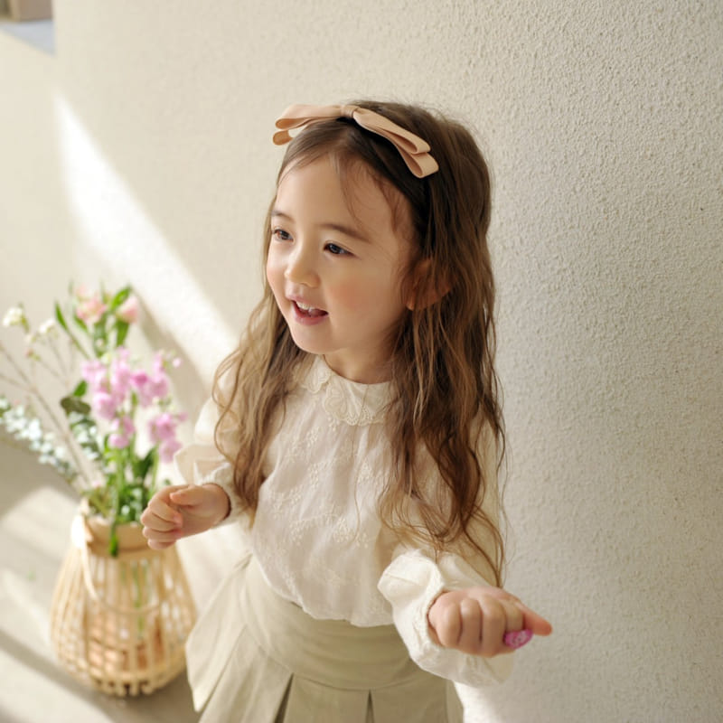 Momo Ann - Korean Children Fashion - #kidsshorts - Motive Blouse