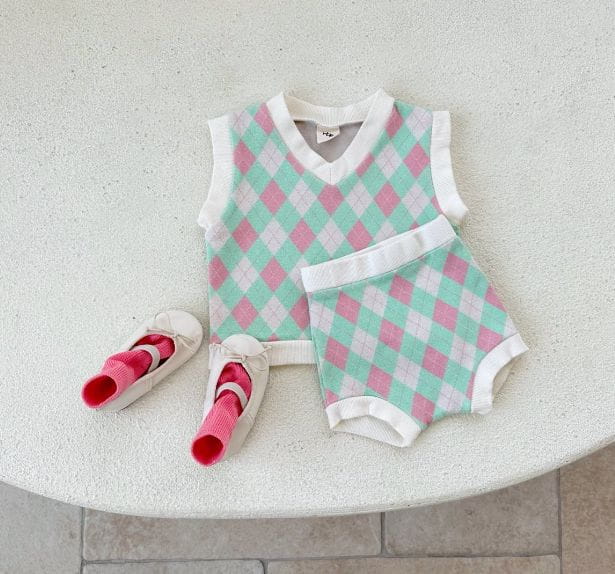 Mos Bebe - Korean Baby Fashion - #babywear - Bebe Argyle Vest Bloomer Set - 2