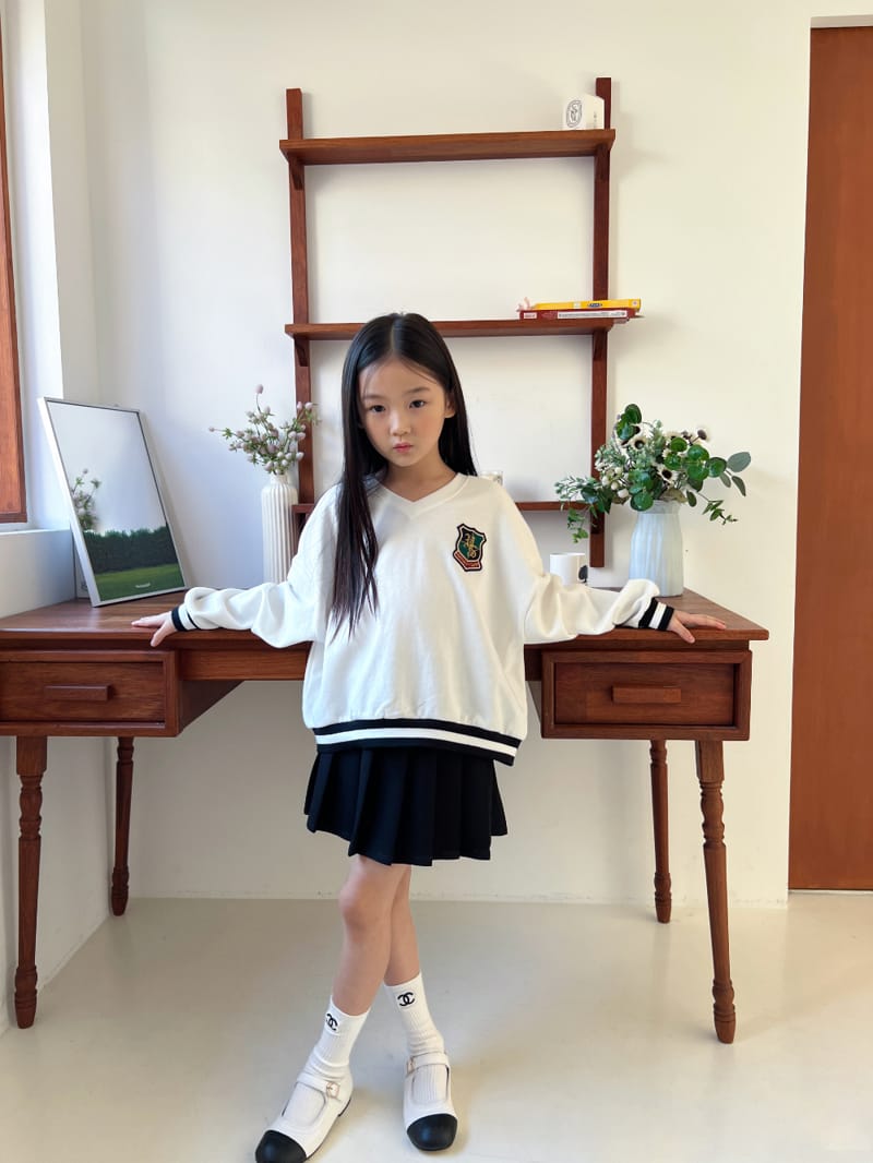 a-Market - Korean Children Fashion - #Kfashion4kids - V Wapen Sweatshirt - 11