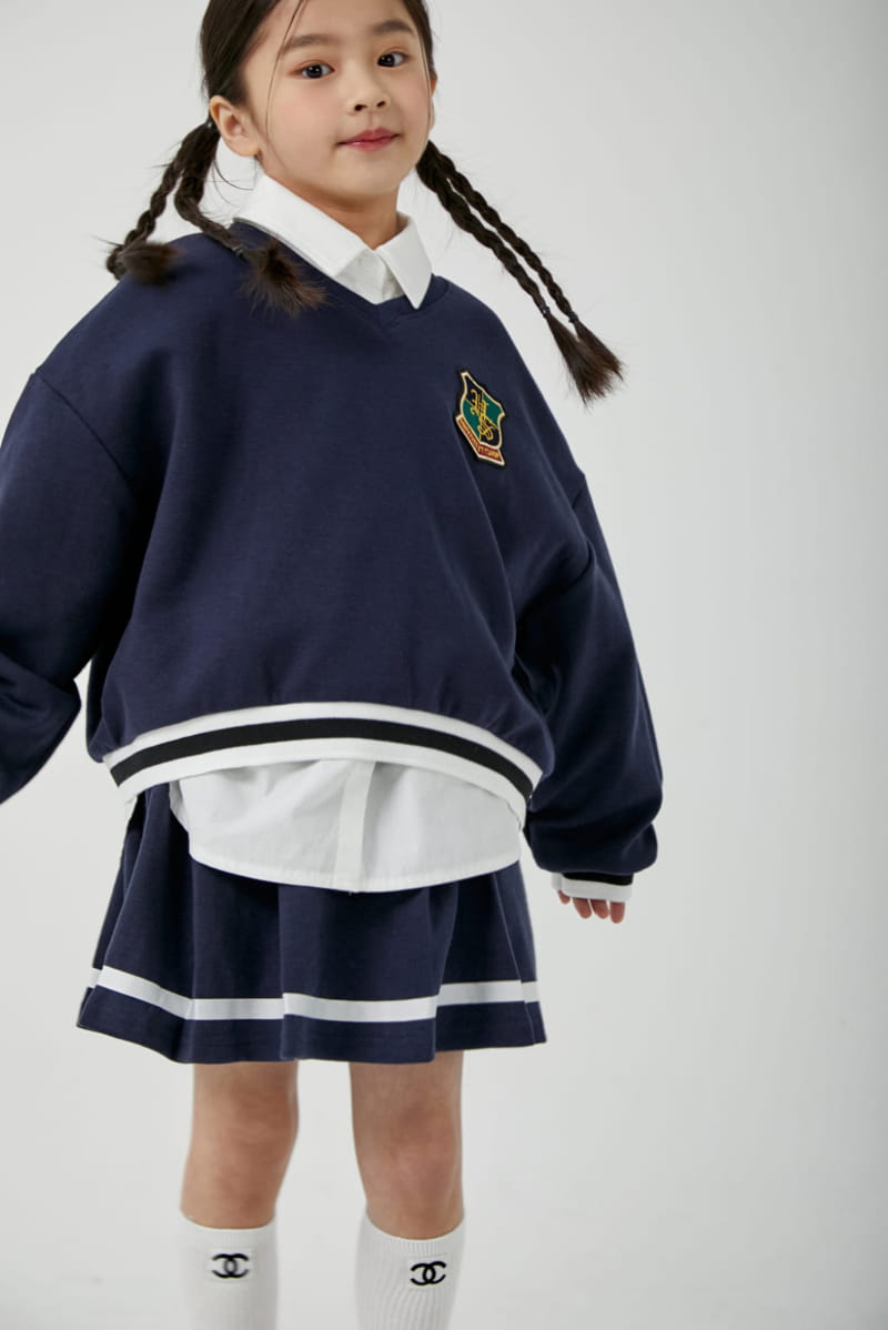 a-Market - Korean Children Fashion - #childofig - V Wapen Sweatshirt - 3