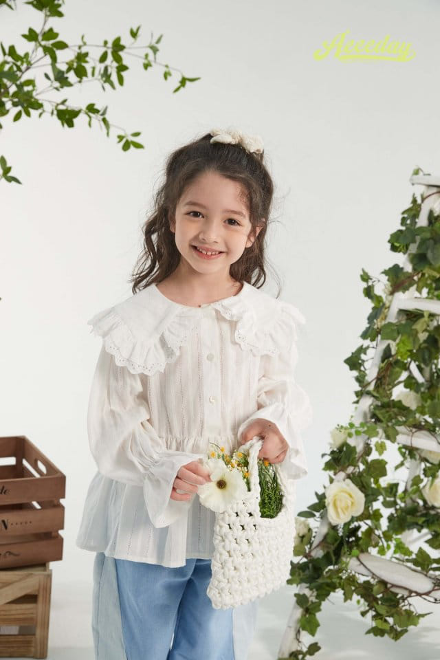 Aeeeday - Korean Children Fashion - #littlefashionista - Lace Collar Blouse - 3