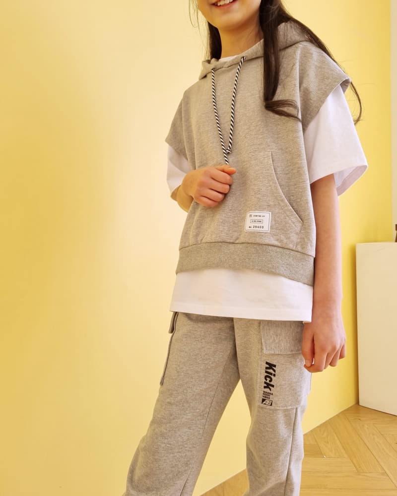 Able - Korean Children Fashion - #fashionkids - Label Crop Hoody Vest - 7