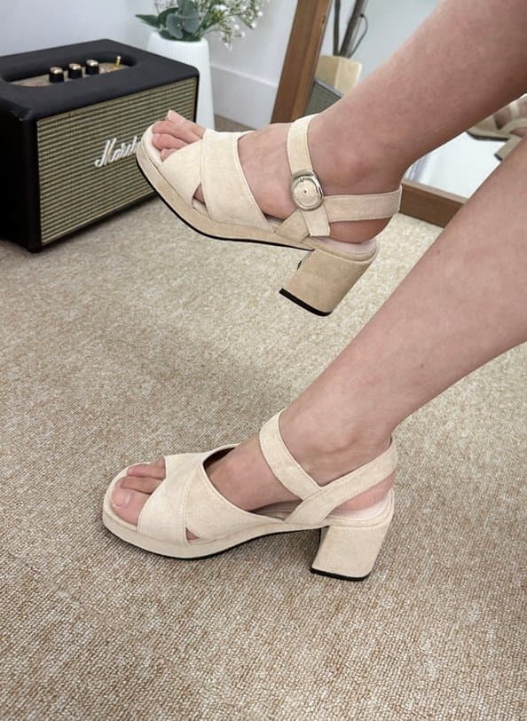 Golden Shoe - Korean Women Fashion - #restrostyle - bl8102 Sandals - 8