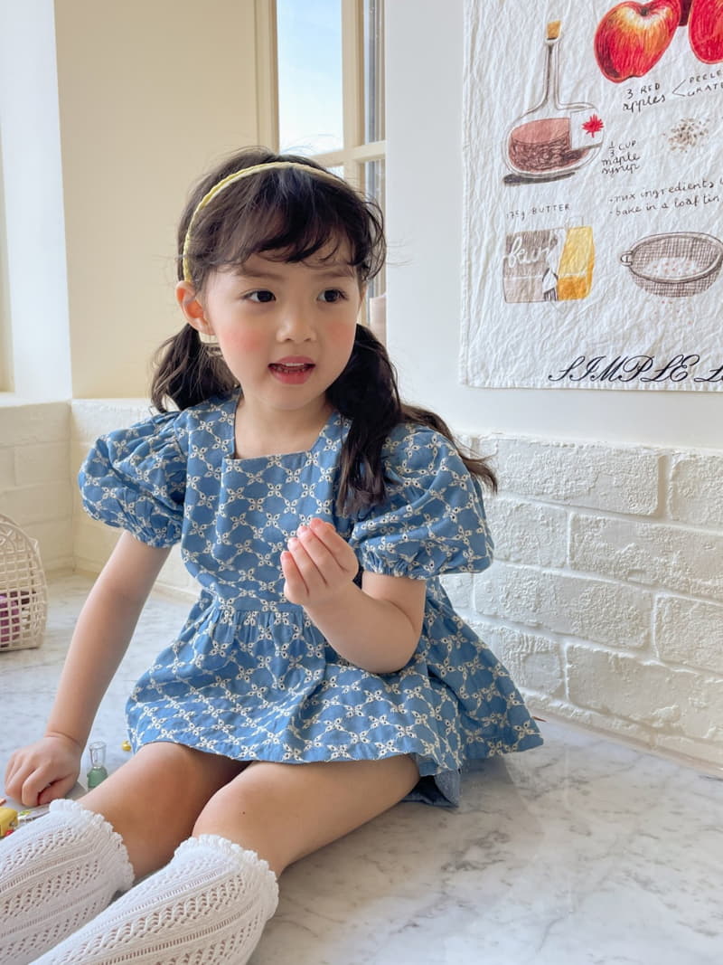 Momo Ann - Korean Children Fashion - #prettylittlegirls - Ribbon Blouse - 2