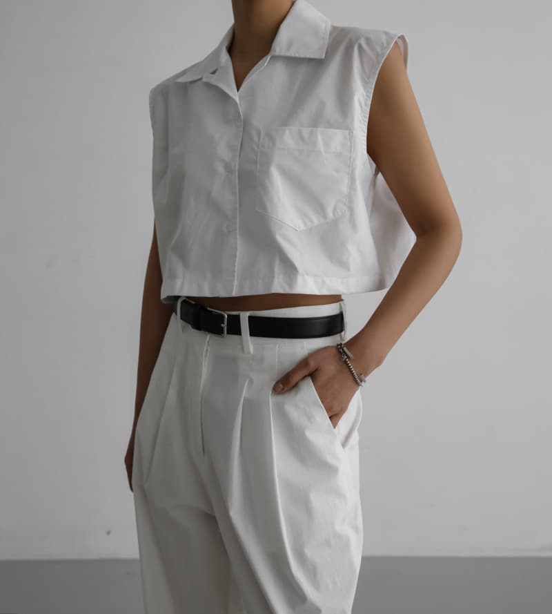 Paper Moon - Korean Women Fashion - #restrostyle - sleeveless cropped button down shirt