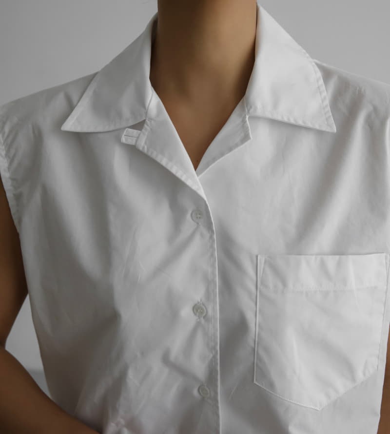 Paper Moon - Korean Women Fashion - #romanticstyle - sleeveless cropped button down shirt - 2