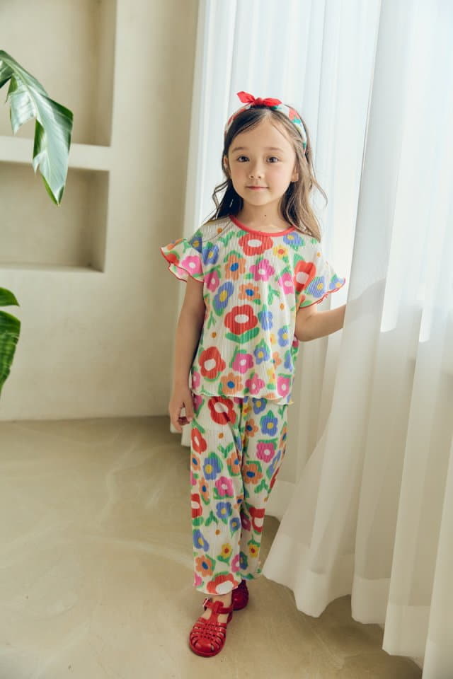 Mimico - Korean Children Fashion - #prettylittlegirls - Flower Wrinkle Top Bottom Set