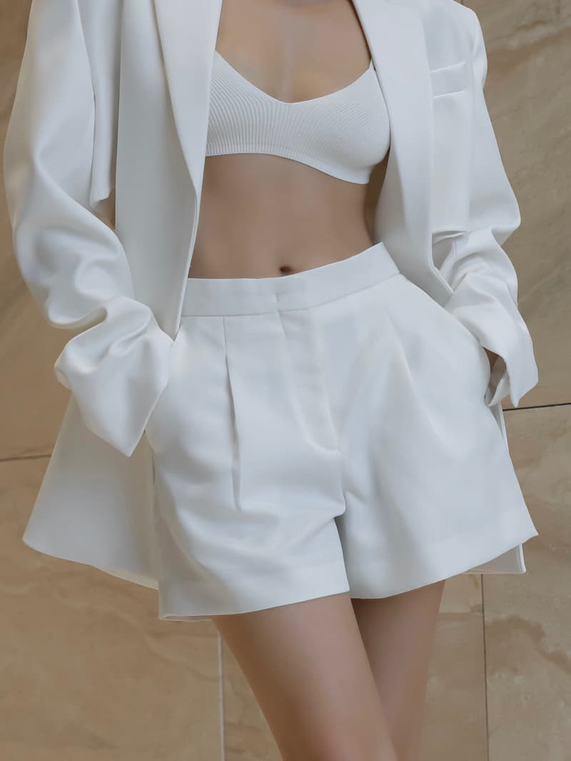 Paper Moon - Korean Women Fashion - #romanticstyle - Classic Pleated Detail Shorts - 2