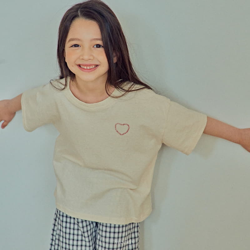 Weekly - Korean Children Fashion - #prettylittlegirls - Heart Lettering Tee - 12