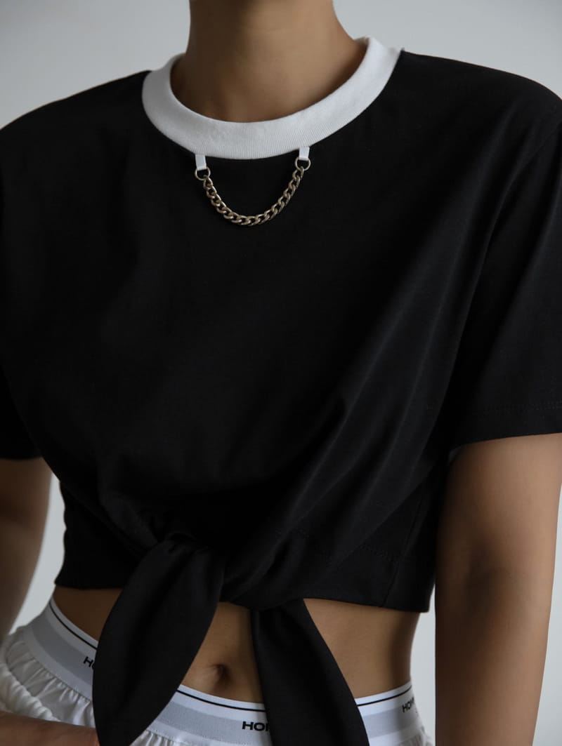 Paper Moon - Korean Women Fashion - #womensfashion - Chain Necklace Detail Knotted Detail Cropped Tee  - 10