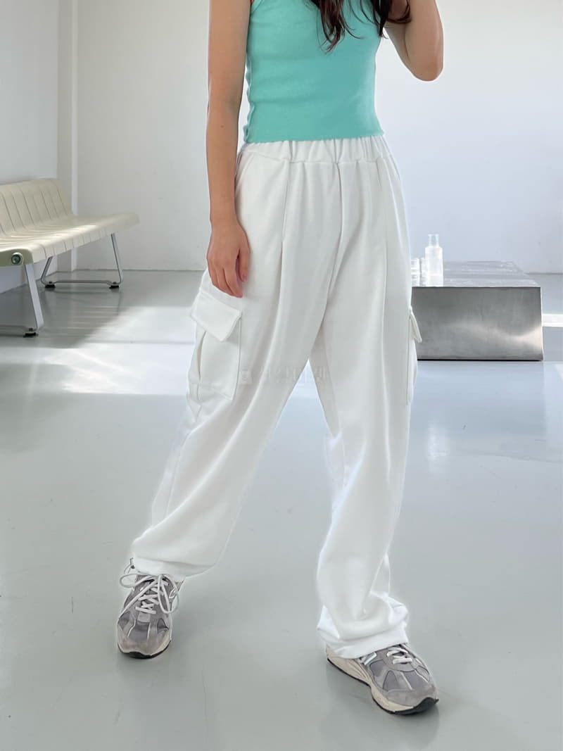 Vivie L - Korean Women Fashion - #restrostyle - Cargo Pants - 3