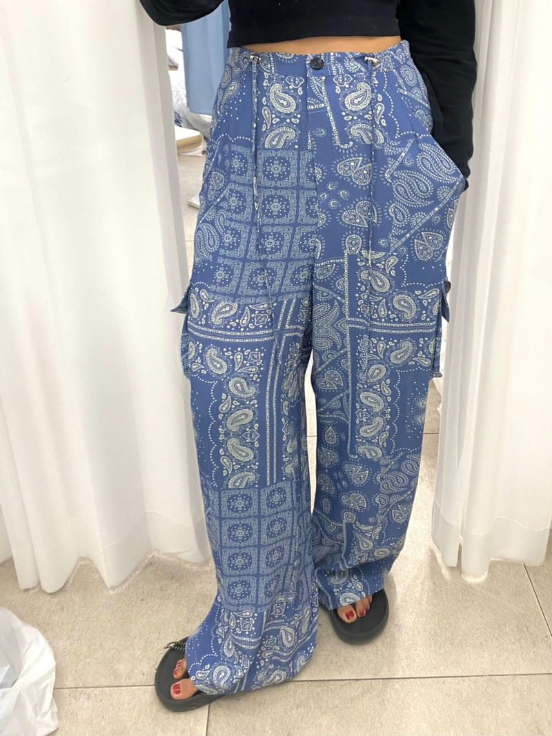 3 Rooms - Korean Women Fashion - #vintageinspired - Paisely Cargo Pants - 6