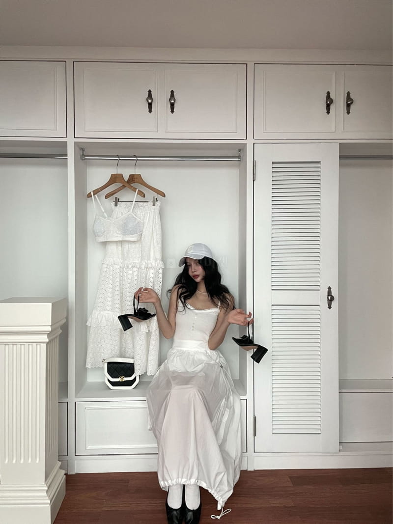 Auver Fit - Korean Women Fashion - #momslook - Swing Sleeveless - 11
