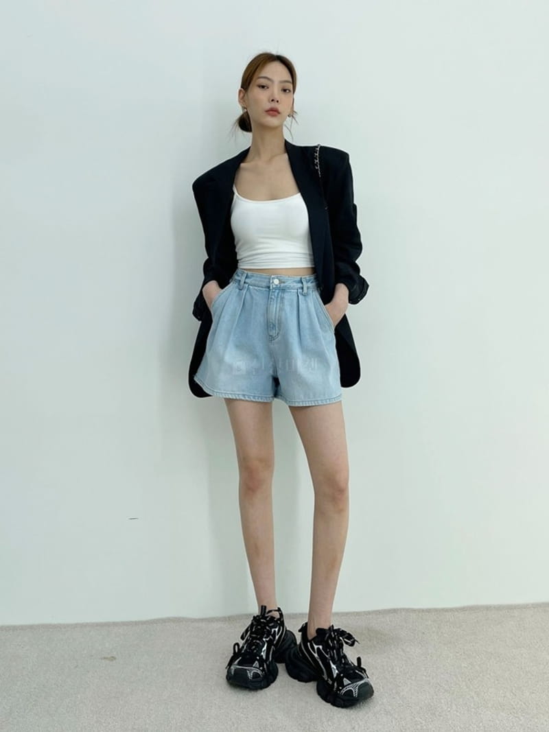 D2 - Korean Women Fashion - #thatsdarling - Tag Wrinkle Denim Shorts - 2