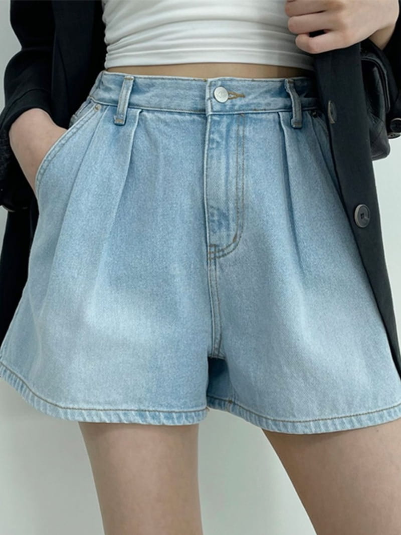 D2 - Korean Women Fashion - #thelittlethings - Tag Wrinkle Denim Shorts - 3