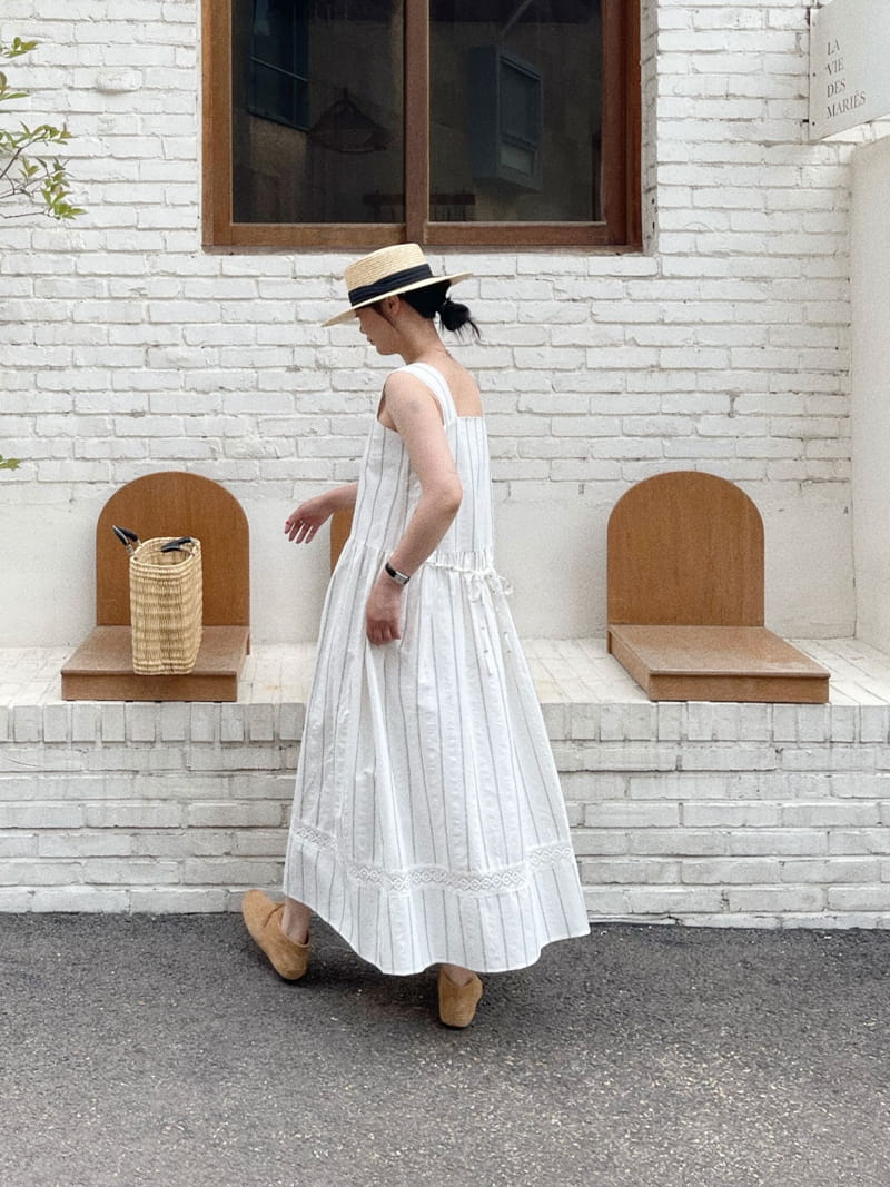 Oli Seoul - Korean Women Fashion - #restrostyle - Ivory Daisy One-piece - 4