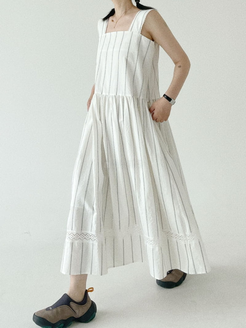 Oli Seoul - Korean Women Fashion - #womensfashion - Ivory Daisy One-piece - 11