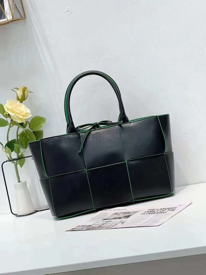 Trouvaille - Korean Women Fashion - #shopsmall - Arco Cross Bag L - 2