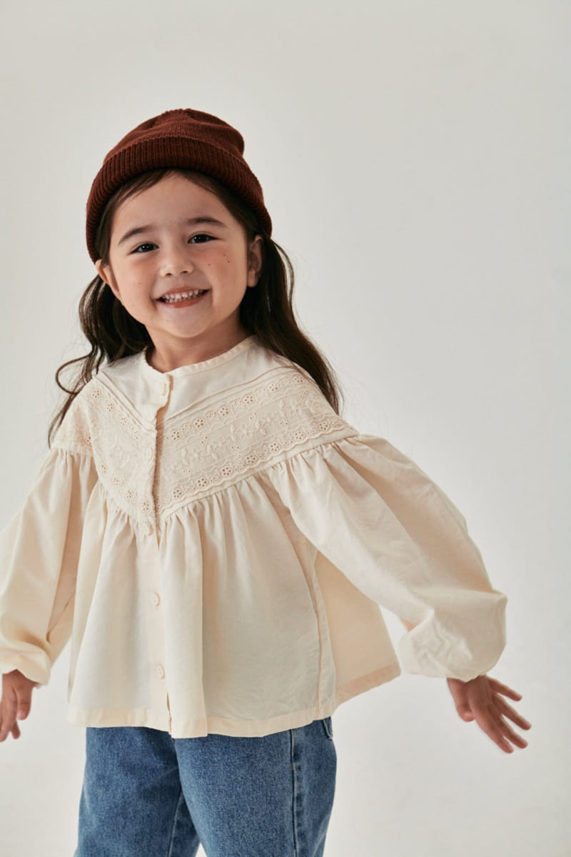 A-Market - Korean Children Fashion - #Kfashion4kids - V Lace Blouse - 11
