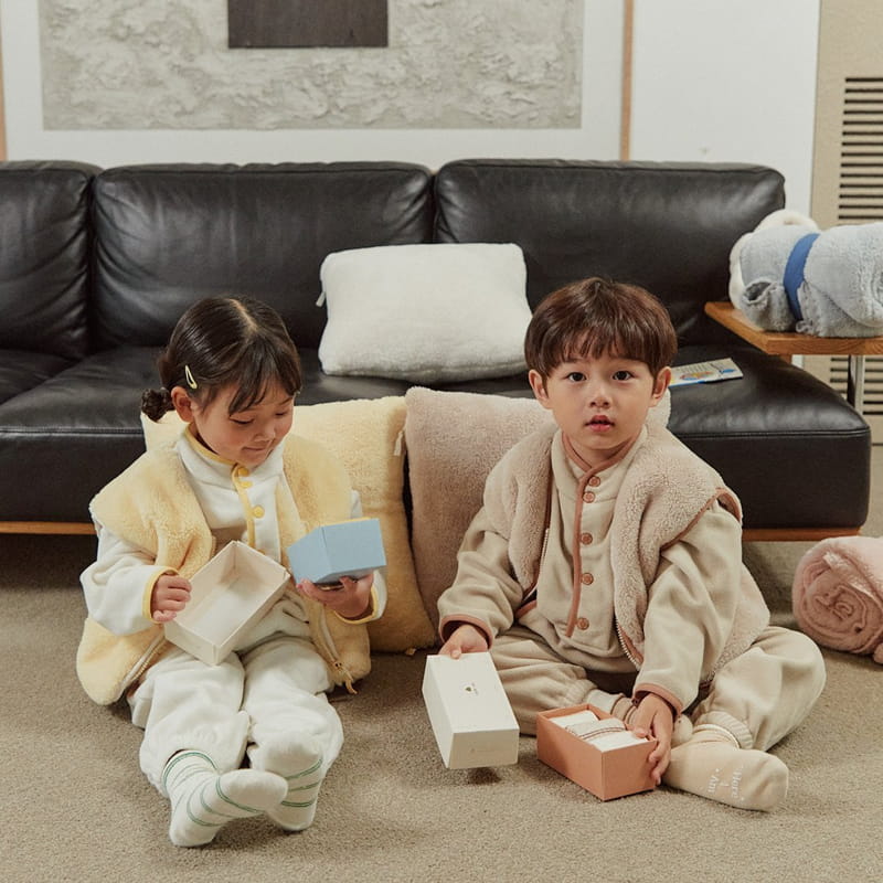 Here I Am - Korean Children Fashion - #magicofchildhood - Kinder Bread Vest - 4