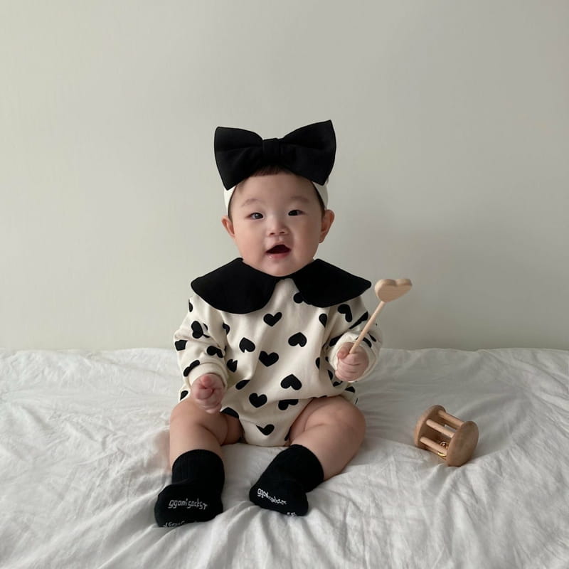 Moran - Korean Baby Fashion - #smilingbaby - Heart Collar Bodysuit - 4