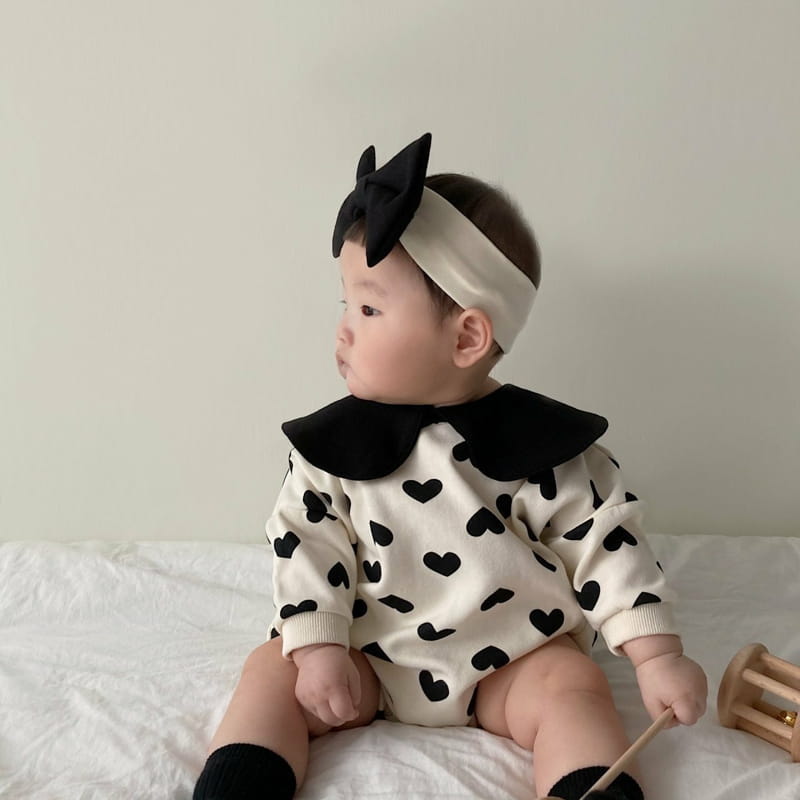 Moran - Korean Baby Fashion - #babyboutiqueclothing - Heart Collar Bodysuit - 5