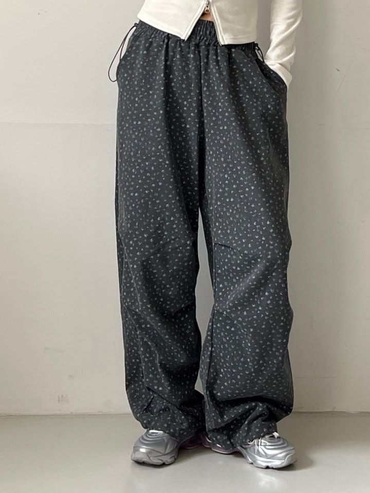 Bricklane - Korean Women Fashion - #momslook - Pig Flower Tug Pants - 6