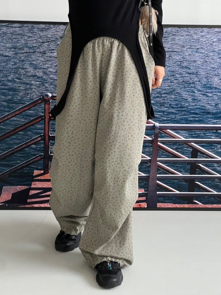 Bricklane - Korean Women Fashion - #womensfashion - Pig Flower Tug Pants - 11