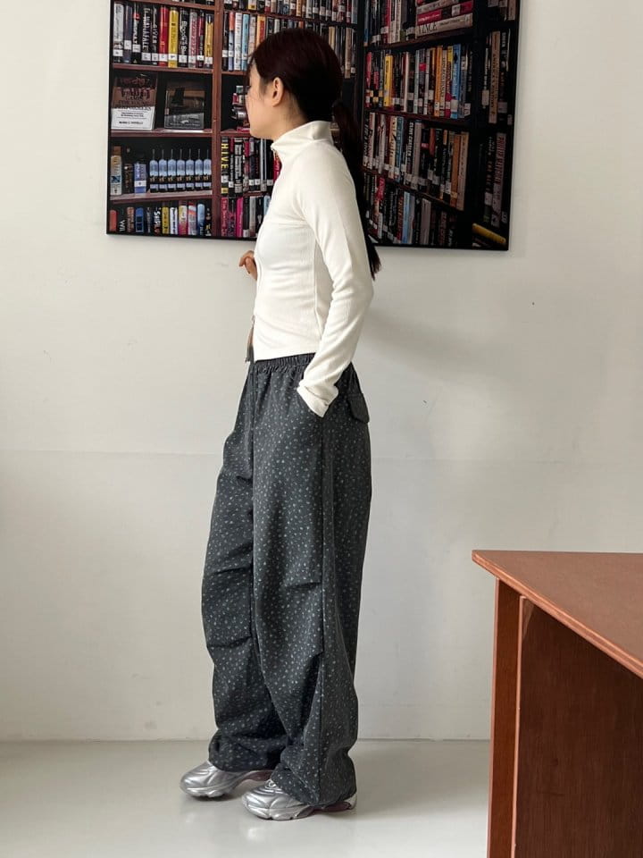 Bricklane - Korean Women Fashion - #womensfashion - Pig Flower Tug Pants - 5