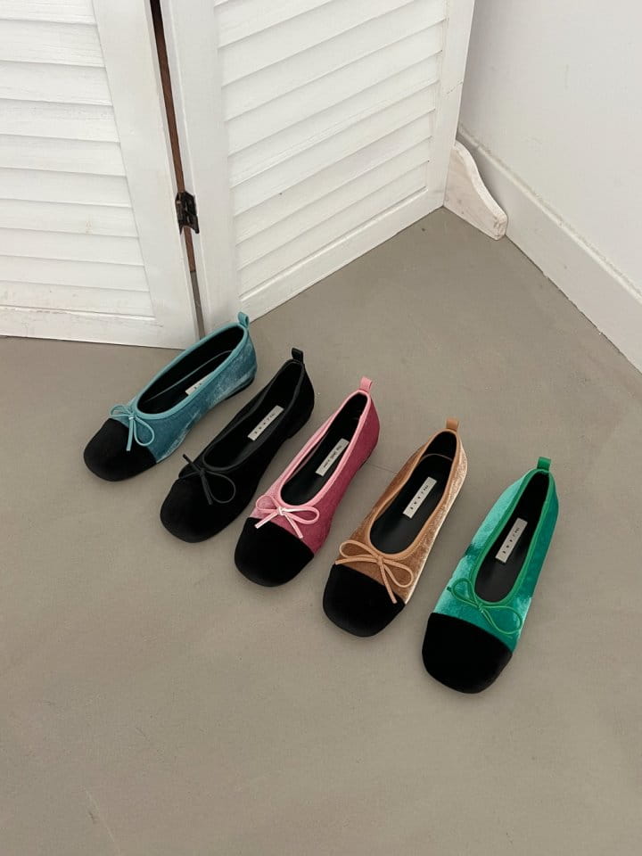 Golden Shoe - Korean Women Fashion - #momslook - 3200 Flats - 2