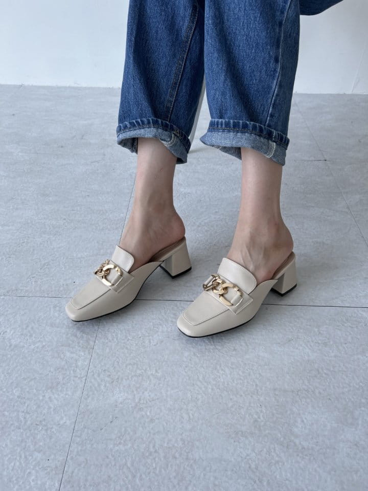 Golden Shoe - Korean Women Fashion - #thelittlethings - 8051 Slippers