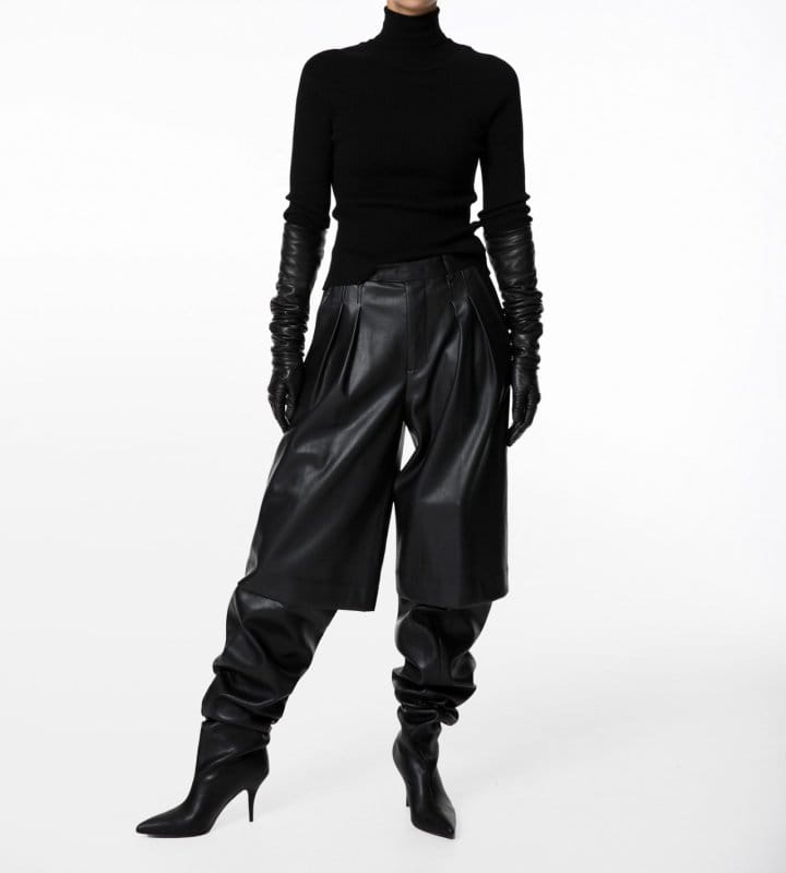 Paper Moon - Korean Women Fashion - #momslook - leather bermuda shorts - 2