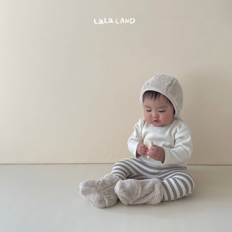 Lalaland - Korean Baby Fashion - #babyboutique - Bebe Fluffy Button Bonnet - 11