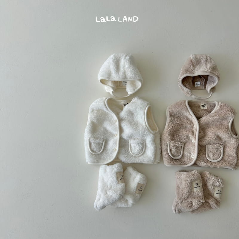 Lalaland - Korean Baby Fashion - #babyoninstagram - Bebe Fluffy Button Bonnet - 3