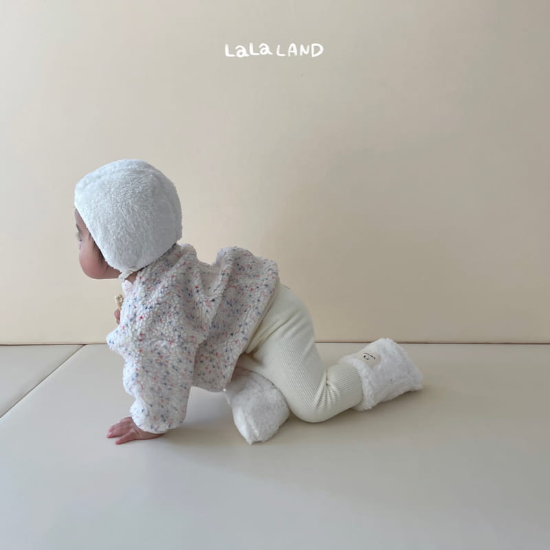 Lalaland - Korean Baby Fashion - #babywear - Bebe Fluffy Button Bonnet - 7