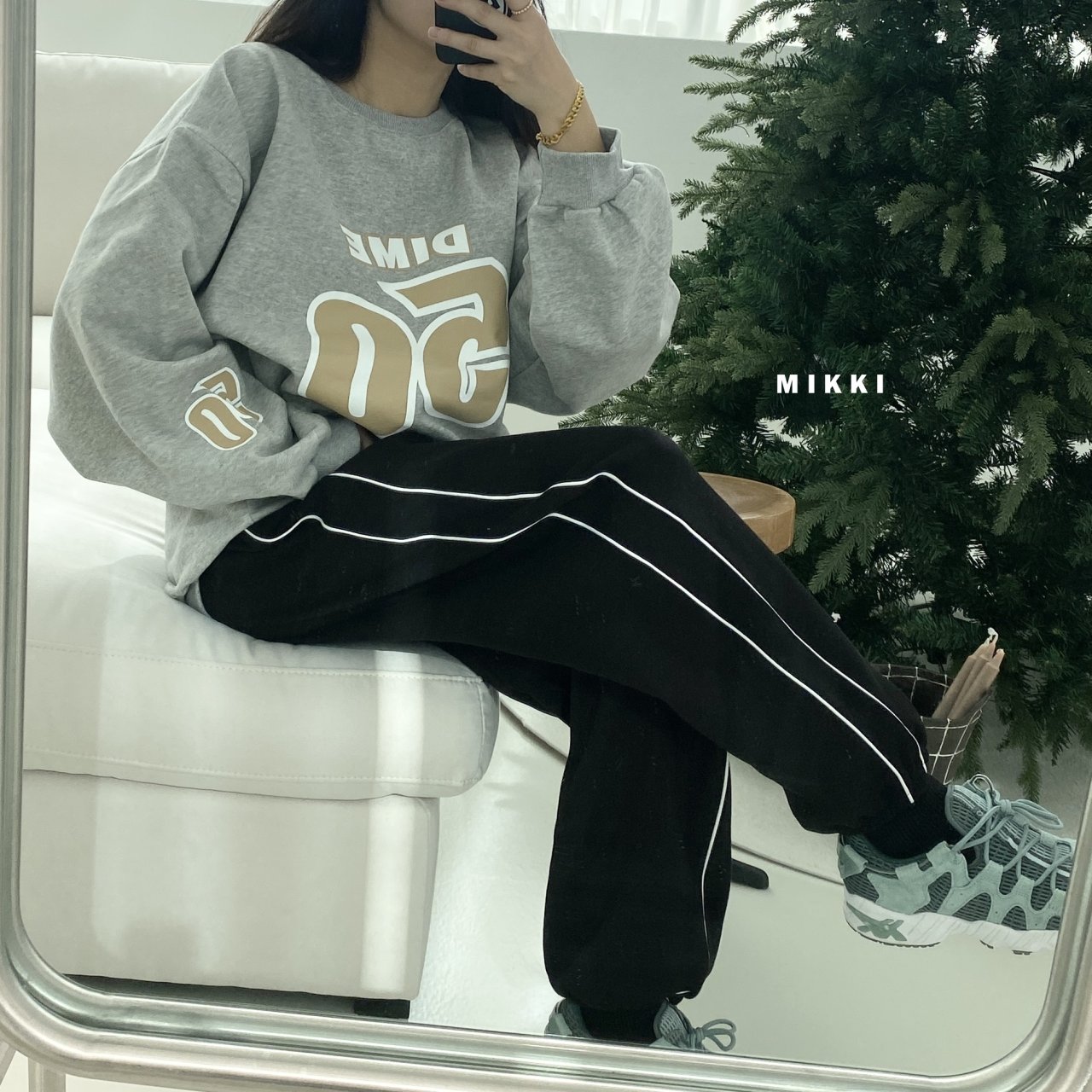 Mikki - Korean Women Fashion - #restrostyle - 50 Sweatshirt Mom - 3