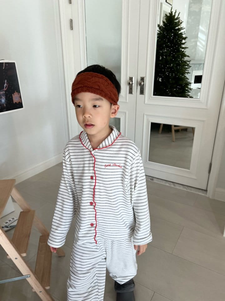 Fine-Studio - Korean Children Fashion - #kidsshorts - Collar Seelpwear Top Bottpm Set - 10