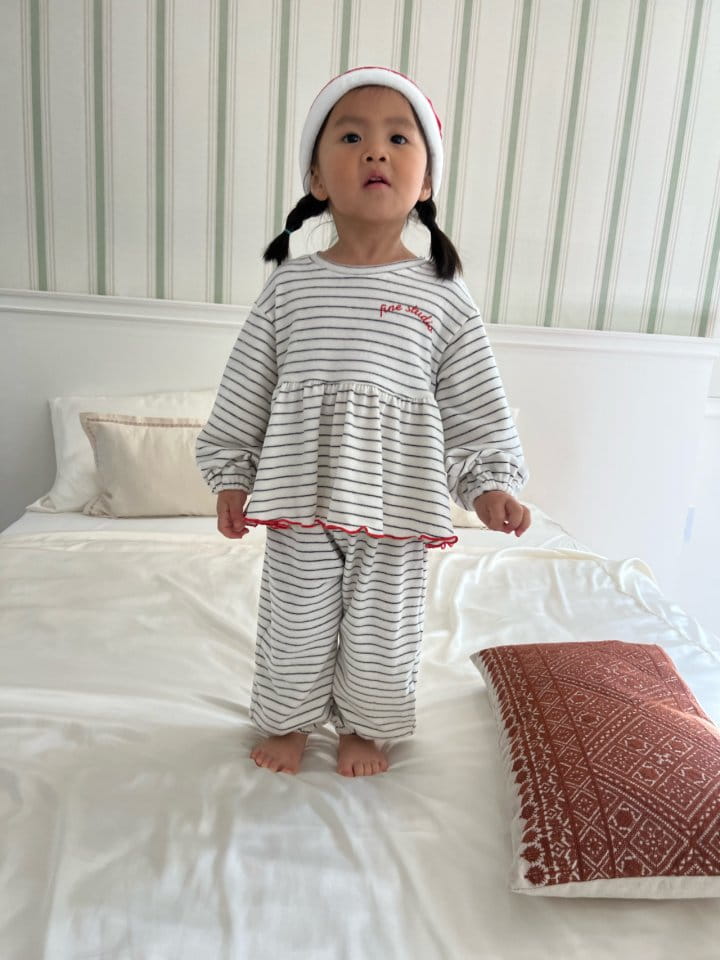 Fine-Studio - Korean Children Fashion - #littlefashionista - Frill Sleep Wear Top Bottom Set - 10