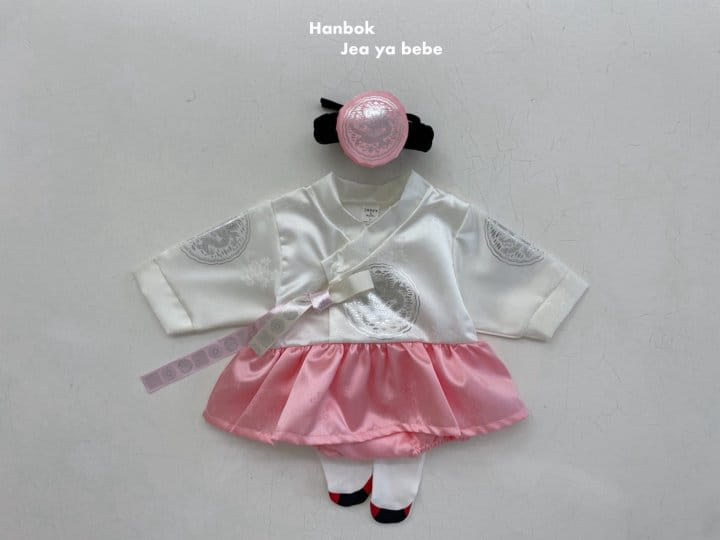 Jeaya & Mymi - Korean Baby Fashion - #babyoutfit - The Queen Hanbok Body Suit - 2