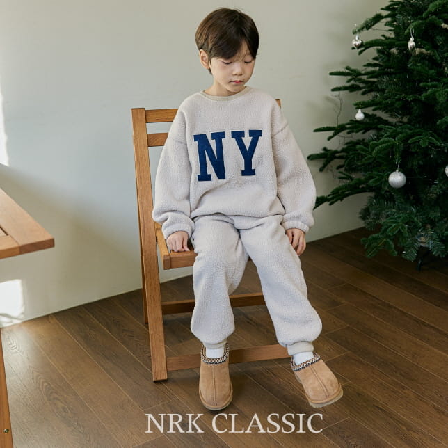Nrk - Korean Children Fashion - #littlefashionista - NY Fleece Top Bottom Set