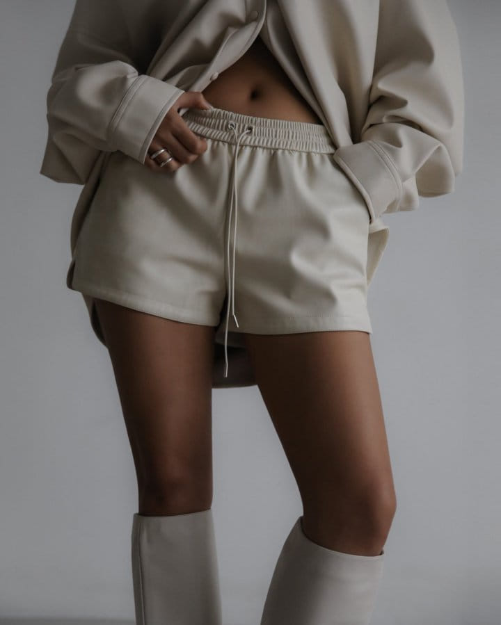 Paper Moon - Korean Women Fashion - #momslook - faux leather shorts - 3