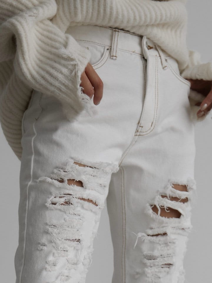 Paper Moon - Korean Women Fashion - #womensfashion - front maxi vintage damage detail white straight denim jeans - 4