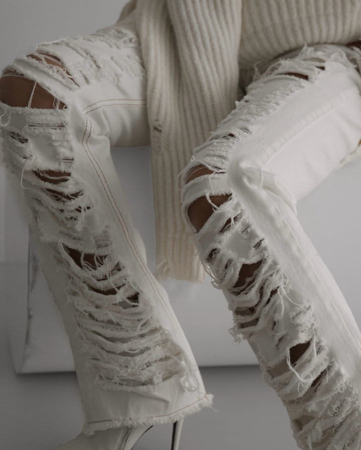 Paper Moon - Korean Women Fashion - #womensfashion - front maxi vintage damage detail white straight denim jeans - 3