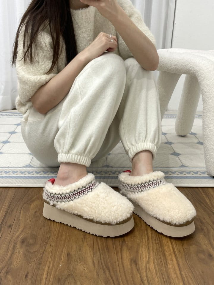 Ssangpa - Korean Women Fashion - #momslook - BU 3028 Real Fleece  Slipper & Sandals - 3