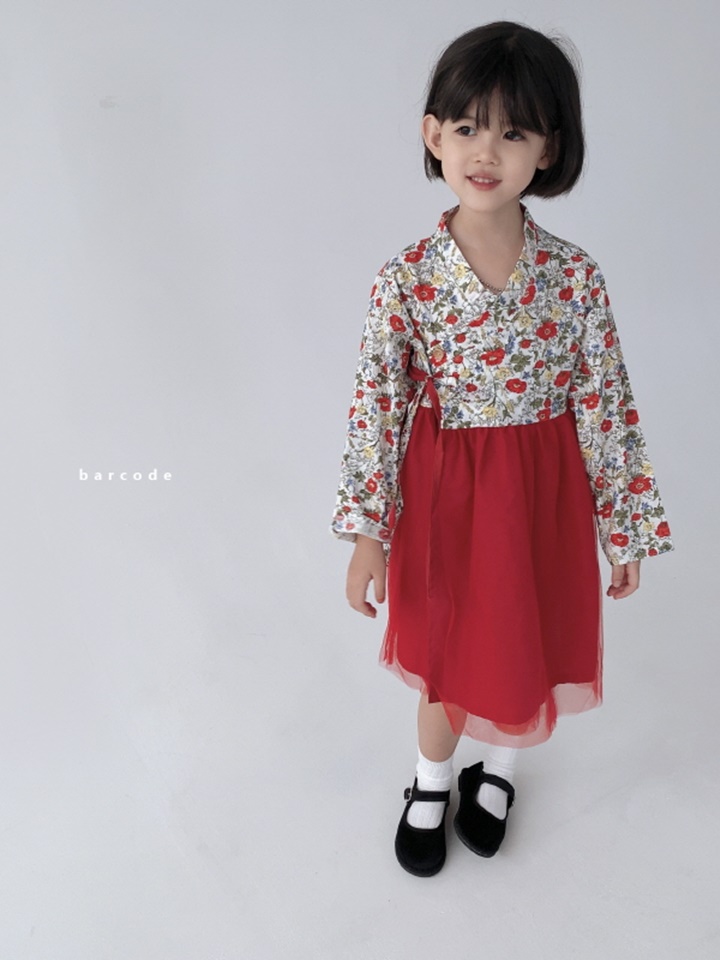 Four Seasons Girl Hanbok