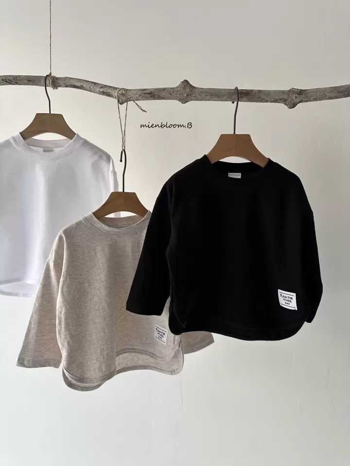 Round  Label Tee