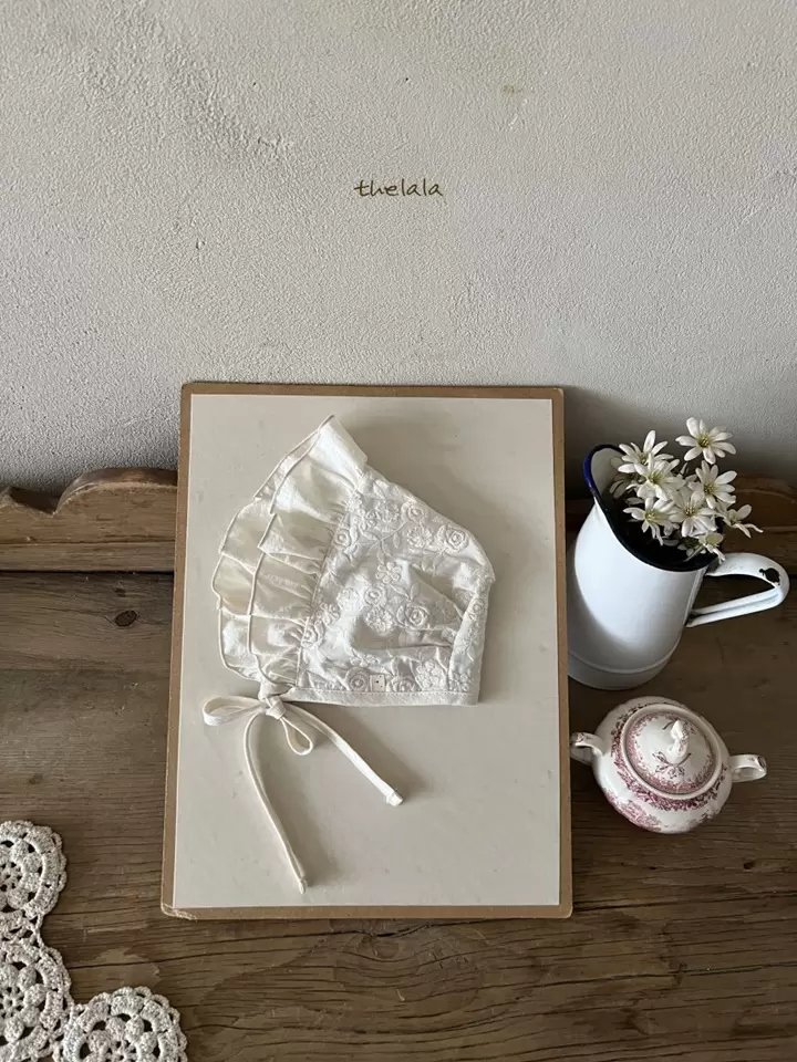 White Rose Bonnet
