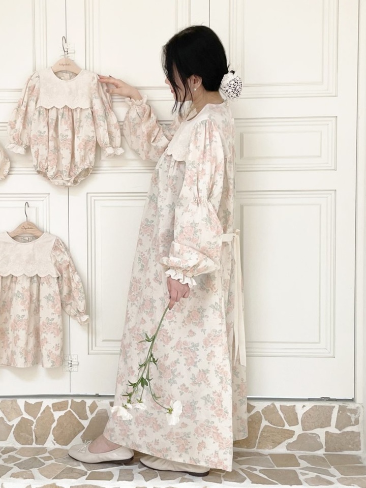 Mom Lala Lace Bonnet