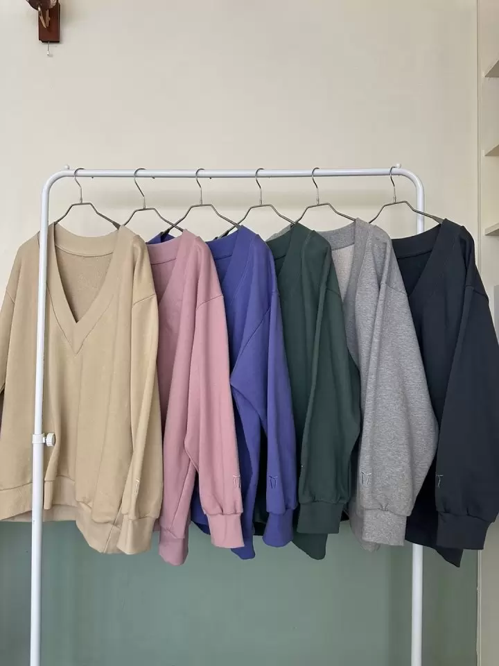Ribbon Embroidery V-neck Sweatshirt Ribbon Embroidery V-neck Sweatshirt