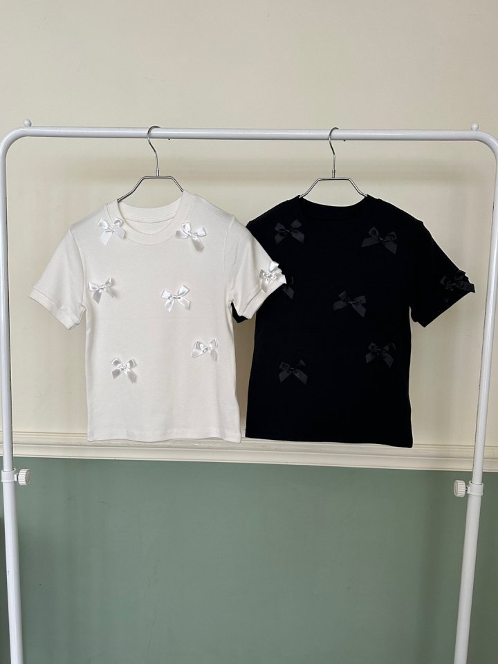 Ribbon Decoration T-shirt Ribbon Decoration T-shirt